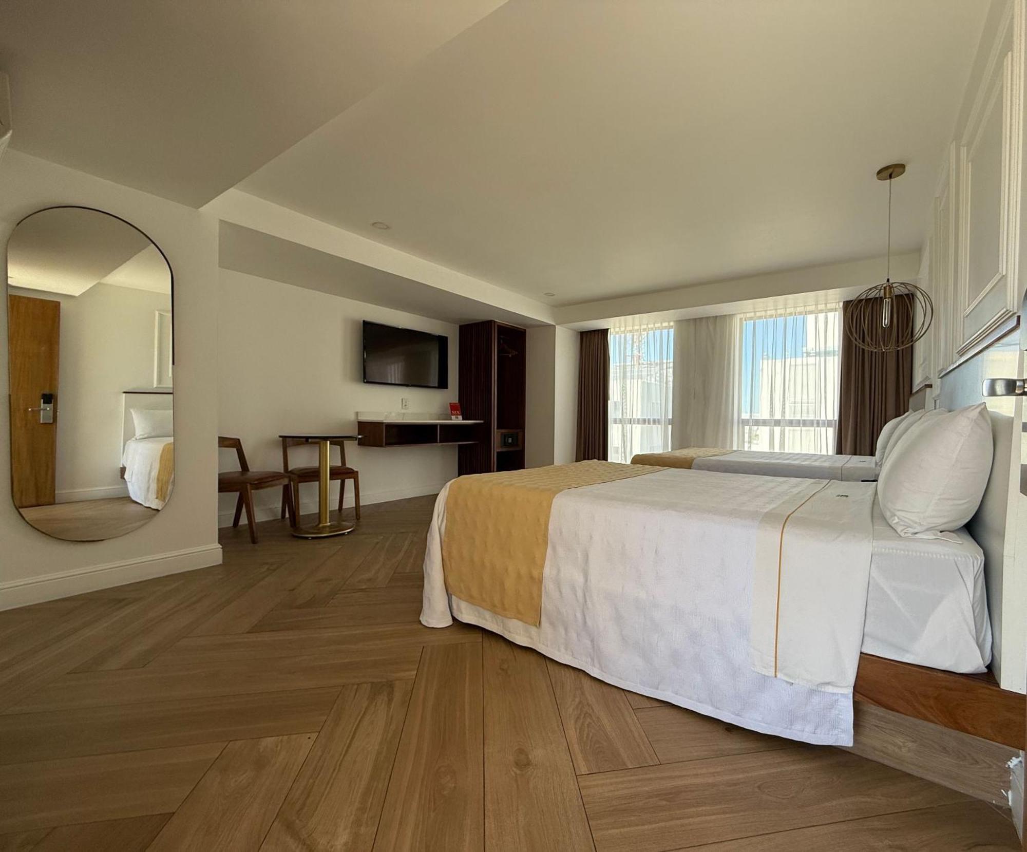 Six Hotel Guadalajara Degollado Экстерьер фото